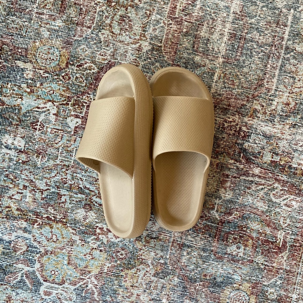 SOOTHEEZ slip on sandals